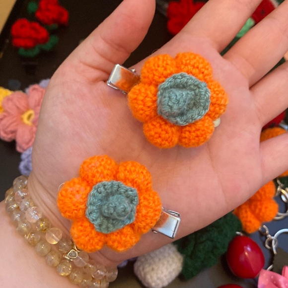 Offerme$5❗️ Mom Handmade- Halloween Themed - pair of hair clips for $10 - Picture 1 of 3